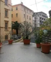 Affascinante Appartamento di 171 mq. con Terrazzo zona Casino' proprio dietro la Chiesa Russa.