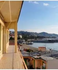 Vendita Cinque locali in Corso Orazio Raimondo