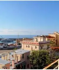 Vendita Cinque locali in Corso Orazio Raimondo