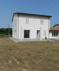 Villa singola in Vendita a Lucca di 425 mq