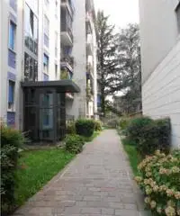 Villasanta(MB): 2 locali più servizi. Cantina e Balcone.