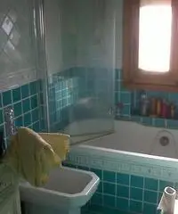 Comeana, terzo ed utimo piano con ascensore, con bella vista panoramica, soggiorno, cucina, due came