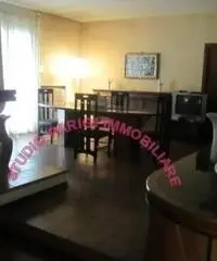 Vendita Villa da 585mq con posto auto