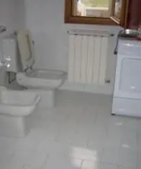 VILLA A SCHIERA di 6 vani e di 220 mq (POGGIO A CAIANO)