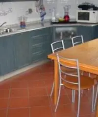 VILLA A SCHIERA di 6 vani e di 220 mq (POGGIO A CAIANO)