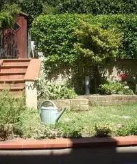 VILLA A SCHIERA di 6 vani e di 180 mq (CARMIGNANO)