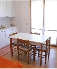 rif: 221 - Cervia, bilocale con balcone e posto auto vicino al mare