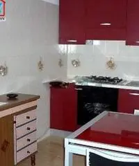 immobile in posizione angolare con terrazzo e doppio ingresso