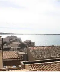 SIRACUSA, ORTIGIA, VENDESI SIGNORILE ATTICO CON SUPERLATIVA VISTA MARE