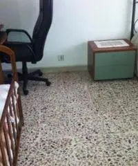 Alloggio in palazzina recintata con cortile giardino strada privata