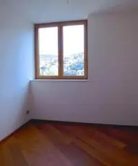 Vendita Multilocale in Via Commerciale, 143