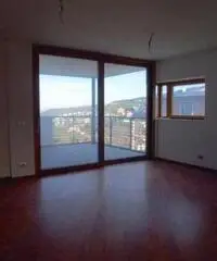 Vendita Multilocale in Via Commerciale, 143