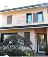 Vendita Casa indipendente in Viale dei Ciliegi