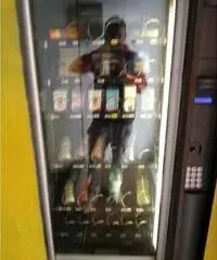 Free shop 24 negozio bar automatizzato in zona pedonale