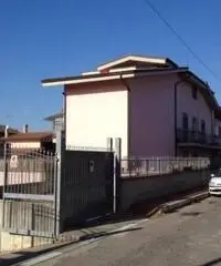 Affitto Magazzino in Via Frosinone, 4