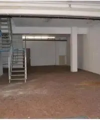 Affitto Magazzino in Via Bologna