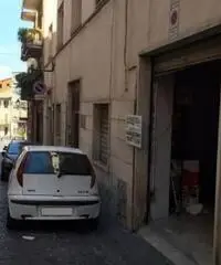 Affitto Magazzino in Via Borgia, 9