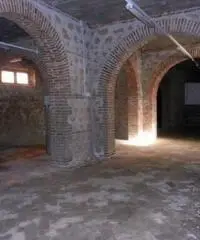 Affitto Magazzino in Via Orlando Ferrazza