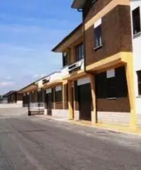 Affitto Magazzino in via Tiberina