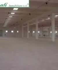 Bagni Di Tivoli: Affitto Capannone in Via Nazionale Tiburtina