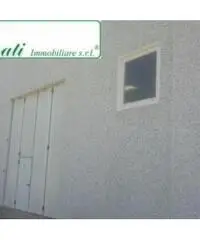 Bagni Di Tivoli: Affitto Capannone in Via Nazionale Tiburtina