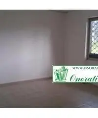 Guidonia: Vendita Capannone in Via Nazionale Tiburtina