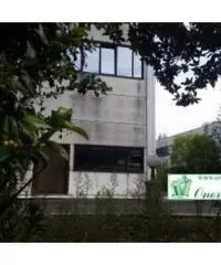 Guidonia: Vendita Capannone in Via Nazionale Tiburtina