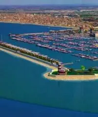 Isola Sacra: Affitto Capannone in FOCE MICINA