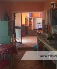 LADISPOLI -  Magazzino 300 mq indipendente..