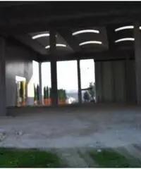 Monterotondo Scalo: Vendita Capannone in Via Leonardo Da Vinci