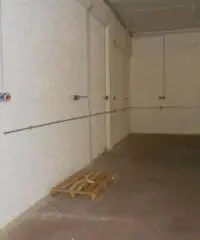 Pratica Di Mare: Affitto Magazzino in Viale Anchise