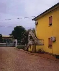 Vendita magazzino mq. 94 - Zona Altaura