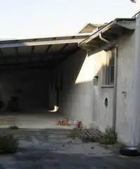 Capannone / Fondo in vendita a Medesano