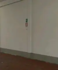 Montemurlo capannone artigianale di mq. 550 con altezza sotto volta di m 5, ufficio, bagno, buono st