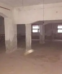 Pressi Piazza Garibaldi, deposito con accesso carrabile, cod. LS 14295