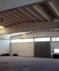 Capannone / Fondo in affitto a Boretto