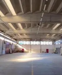 Capannone / Fondo in vendita a Quattro Castella