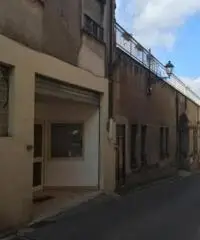 Vendita Laboratorio in Via Fontana delle Rose, 21