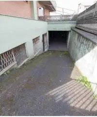 Vendita Magazzino in VIA LAURENTINA 219