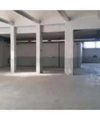 Villa Adriana: Affitto Capannone in Via Tiburtina Valeria