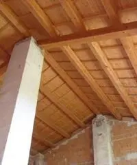 VENDESI MAGAZZINO DI MQ. 200