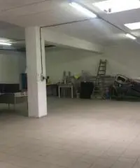 Vendita Magazzino in Corso Saint - Martin - de - Corleans, 143