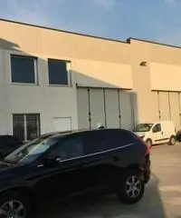 Affitto Capannone in Via Passo Gavia Snc