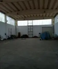 Calcinato vendesi capannone