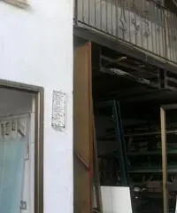 RIPOSTO - Ampio capannone al centro del paese