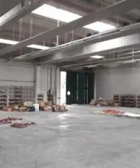 MARIANO COMENSE : CAPANNONE PRODUTTIVO / ARTIGIANALE DI 700 METRI