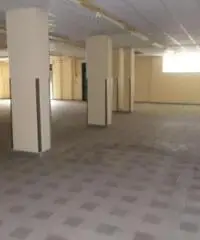 Quattromiglia: Affitto Magazzino in Via Alessandro Volta