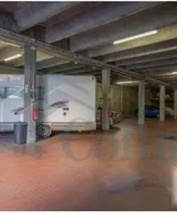 Affitto Capannone in centro commerciale strada coperta