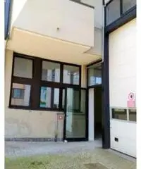 Centro: Affitto Capannone in Via Mario Idiomi