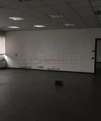 Passirana: Affitto Capannone